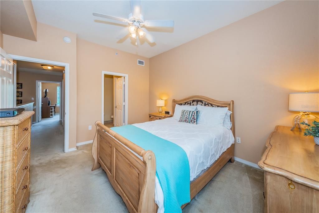Recently Sold: $255,000 (2 beds, 2 baths, 1424 Square Feet)