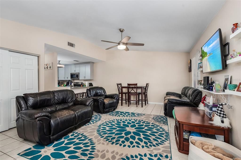 Recently Sold: $155,000 (3 beds, 2 baths, 1174 Square Feet)