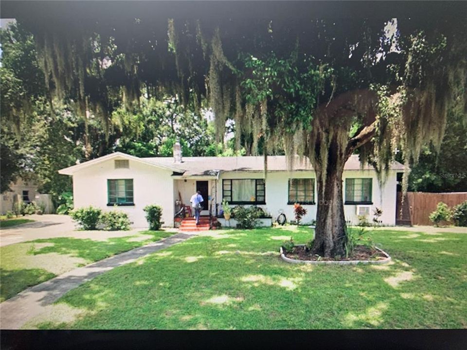 Recently Sold: $180,000 (3 beds, 2 baths, 1474 Square Feet)