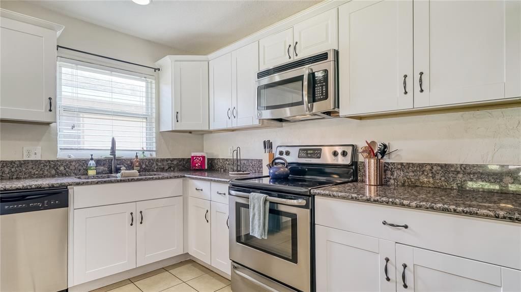 Recently Sold: $325,000 (3 beds, 2 baths, 1610 Square Feet)