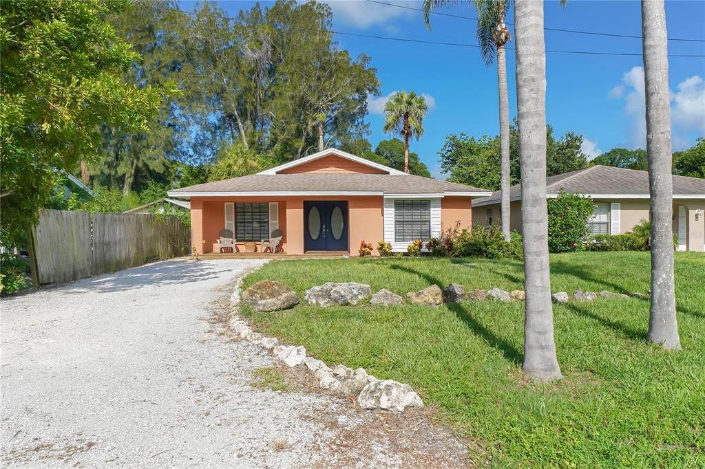 Recently Sold: $325,000 (3 beds, 2 baths, 1610 Square Feet)