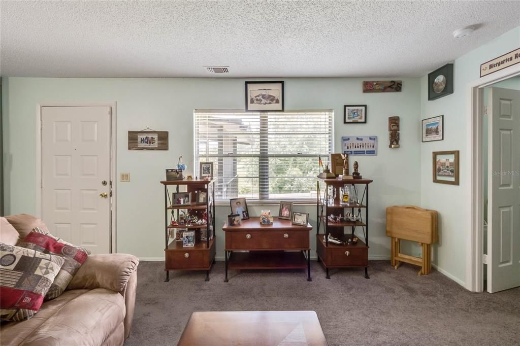 Recently Sold: $149,900 (2 beds, 2 baths, 918 Square Feet)