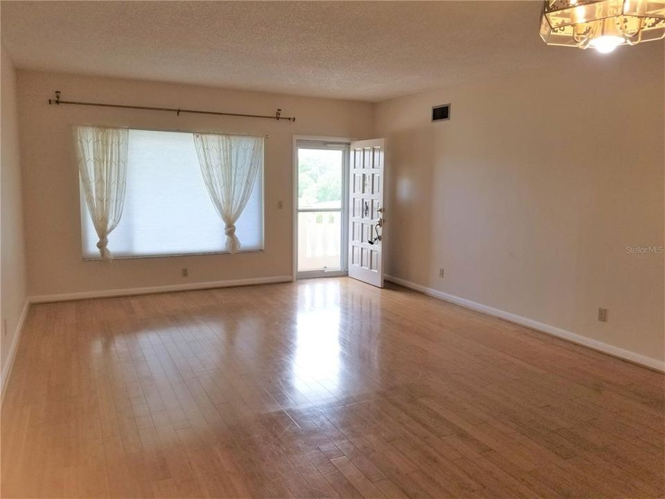 Recently Rented: $1,290 (2 beds, 2 baths, 1400 Square Feet)