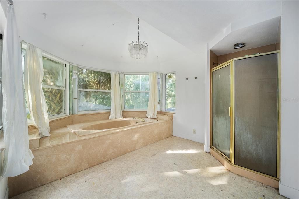 最近售出: $599,900 (4 贝兹, 3 浴室, 3664 平方英尺)