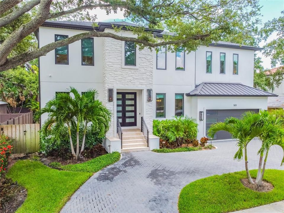 Recently Sold: $2,500,000 (5 beds, 4 baths, 4455 Square Feet)