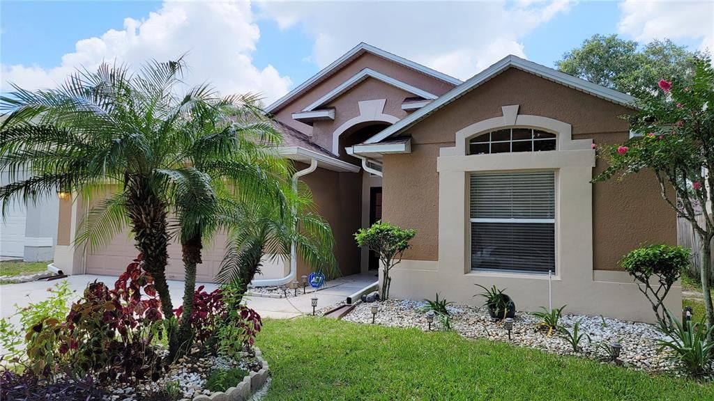 Recently Rented: $2,200 (4 beds, 2 baths, 1778 Square Feet)