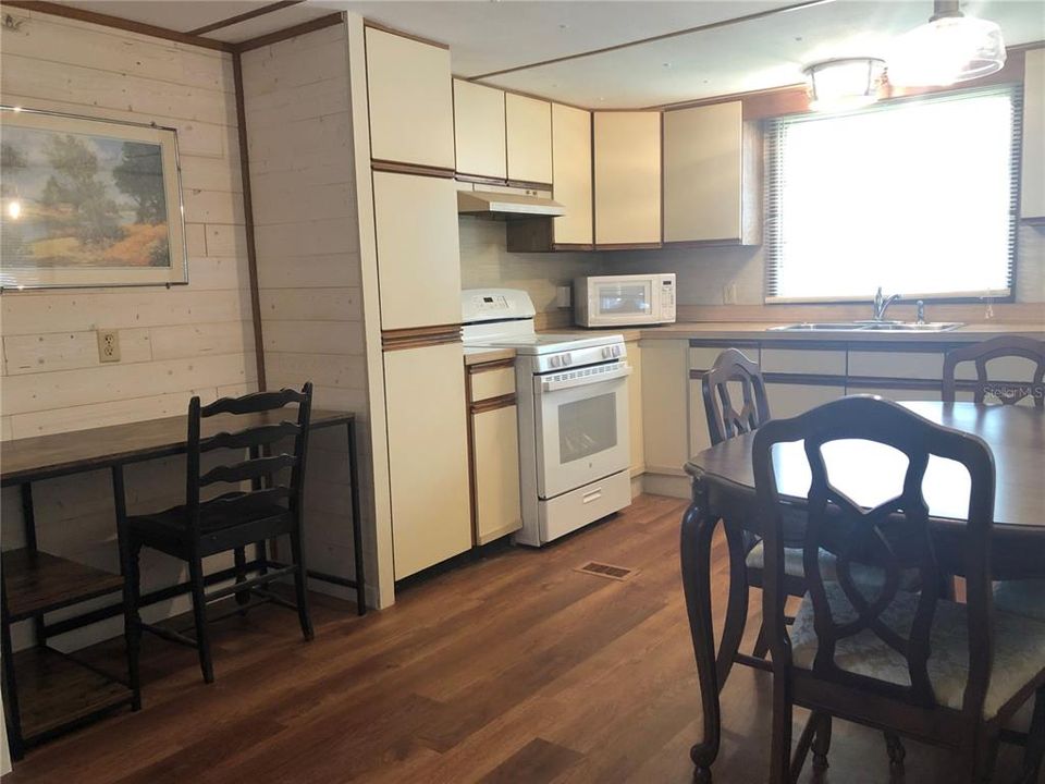 Recently Rented: $950 (2 beds, 1 baths, 672 Square Feet)