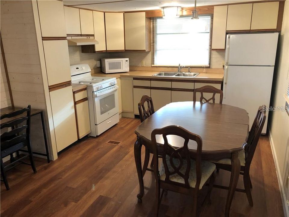 Recently Rented: $950 (2 beds, 1 baths, 672 Square Feet)