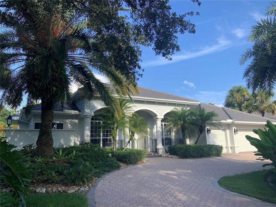 Recently Sold: $908,000 (3 beds, 2 baths, 3447 Square Feet)