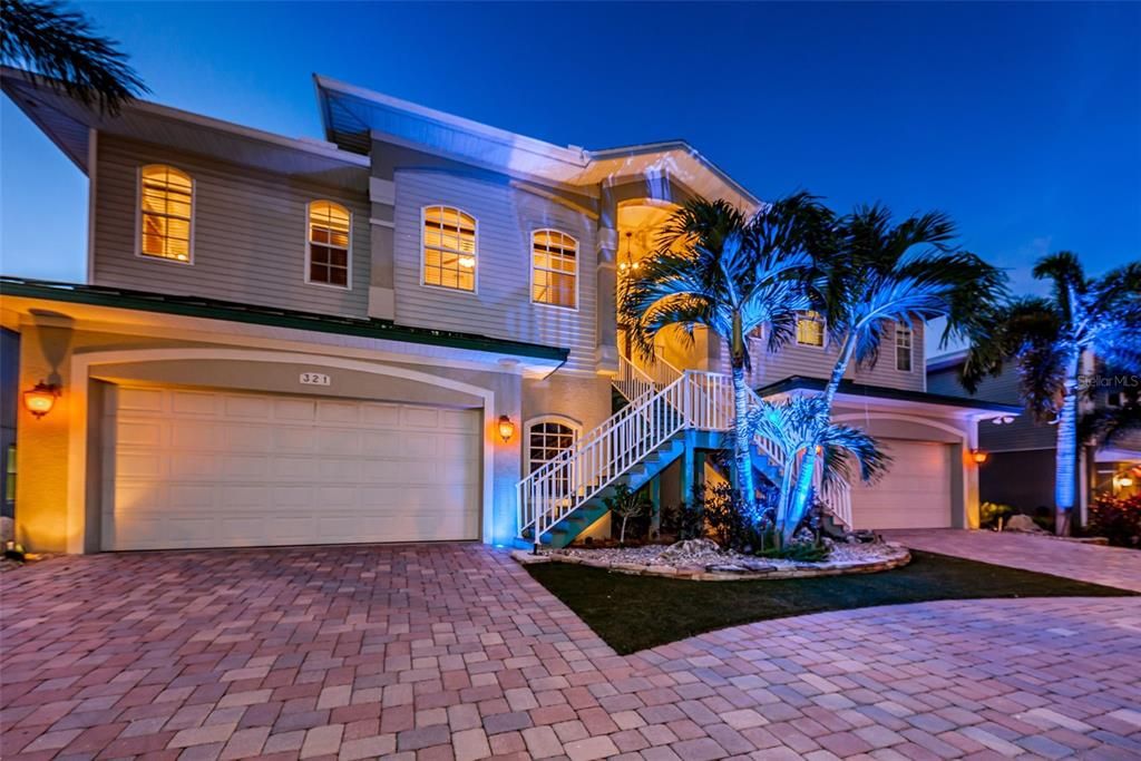 Recently Sold: $994,900 (4 beds, 3 baths, 3218 Square Feet)