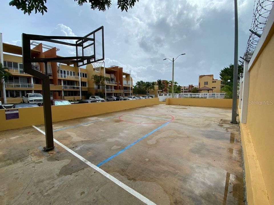 Vendido Recientemente: $147,000 (3 camas, 2 baños, 1340 Pies cuadrados)