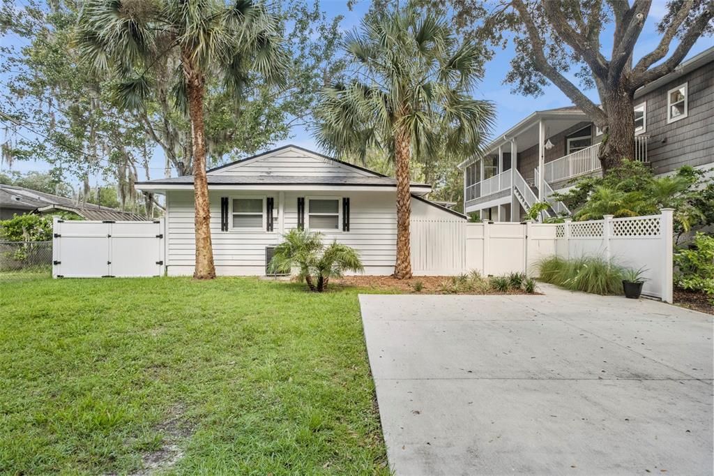 Recently Sold: $425,000 (3 beds, 2 baths, 960 Square Feet)