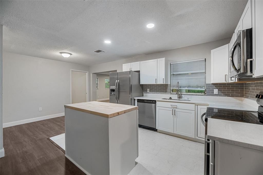 Recently Sold: $258,000 (3 beds, 2 baths, 1278 Square Feet)