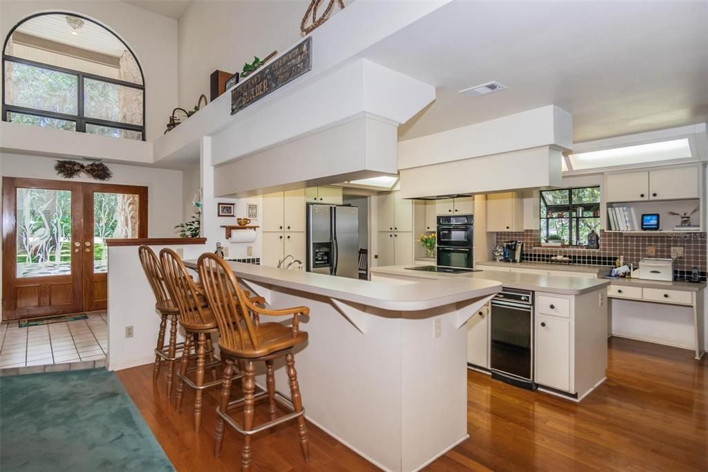 Recently Sold: $825,000 (3 beds, 2 baths, 2478 Square Feet)