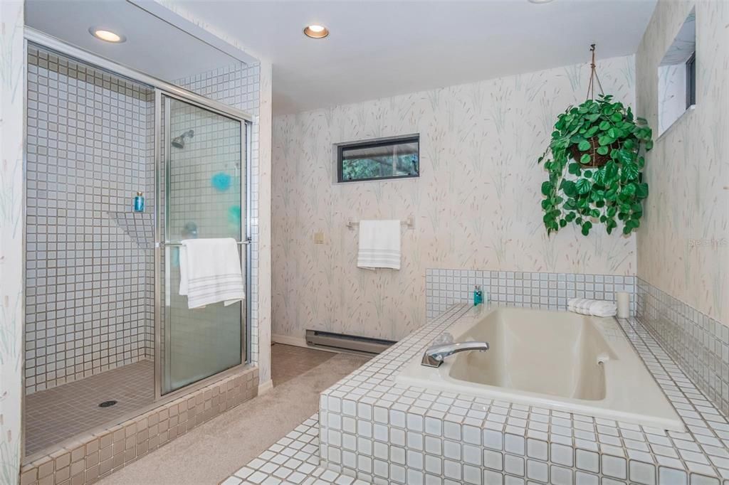 最近售出: $825,000 (3 贝兹, 2 浴室, 2478 平方英尺)