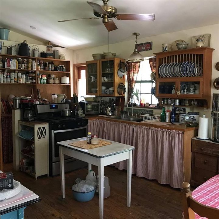 Vendido Recientemente: $525,000 (4 camas, 2 baños, 1512 Pies cuadrados)