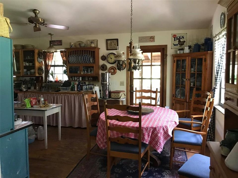 Vendido Recientemente: $525,000 (4 camas, 2 baños, 1512 Pies cuadrados)