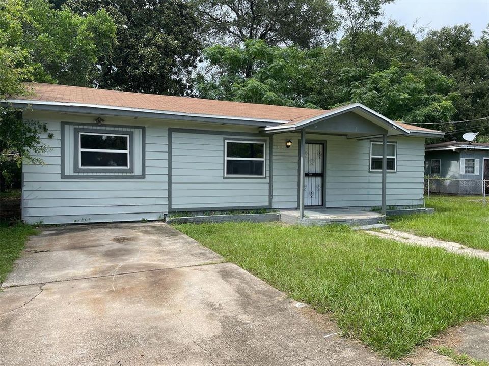 最近售出: $119,900 (3 贝兹, 1 浴室, 1006 平方英尺)