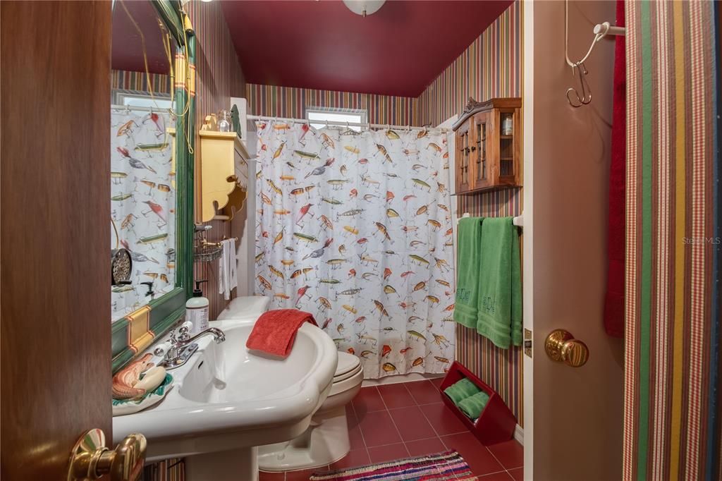 最近售出: $359,000 (2 贝兹, 1 浴室, 900 平方英尺)