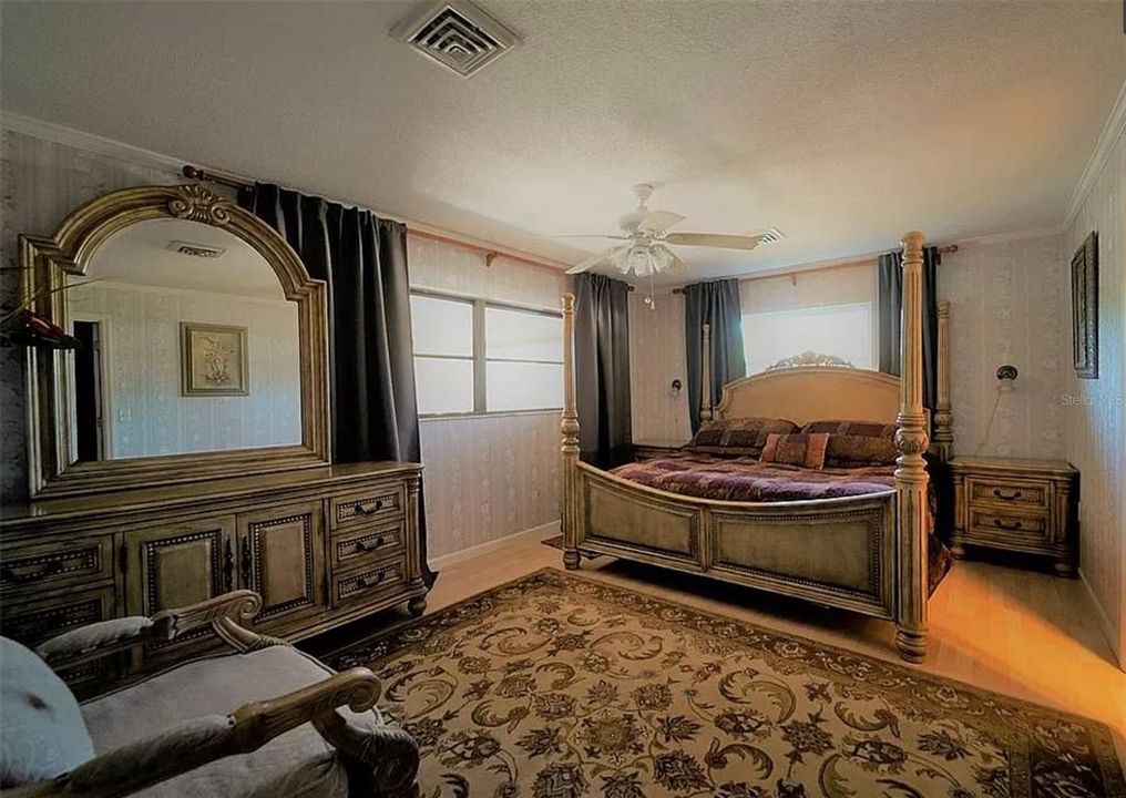Vendido Recientemente: $332,000 (3 camas, 2 baños, 1910 Pies cuadrados)