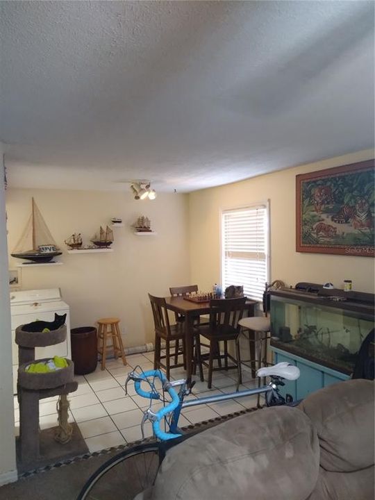 Recently Sold: $105,000 (1 beds, 1 baths, 731 Square Feet)