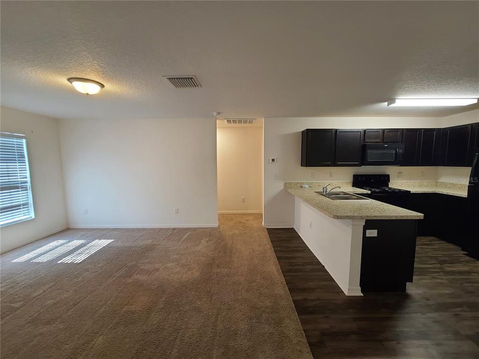 Recently Rented: $1,550 (3 beds, 2 baths, 1106 Square Feet)