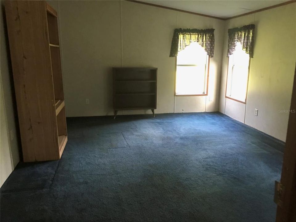 Vendido Recientemente: $320,000 (5 camas, 2 baños, 2052 Pies cuadrados)