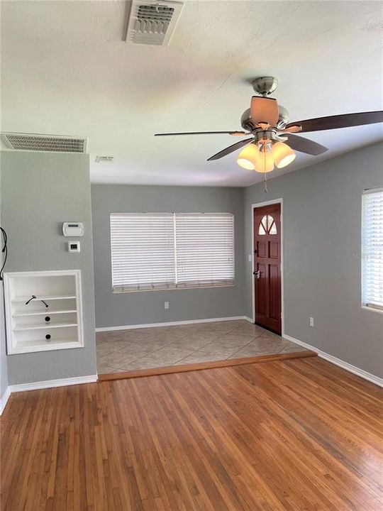 Recently Rented: $1,875 (3 beds, 2 baths, 1323 Square Feet)