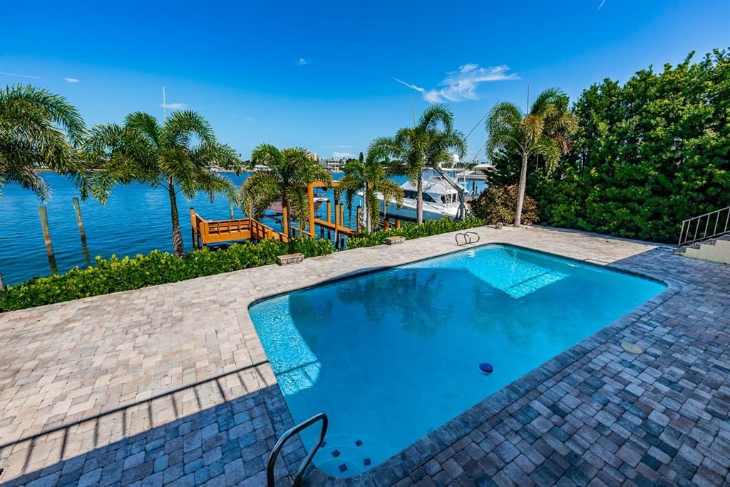 Recently Sold: $2,195,000 (5 beds, 4 baths, 4563 Square Feet)