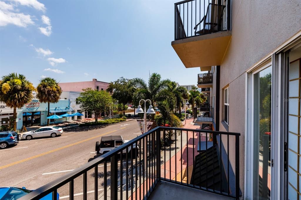 Recently Sold: $829,000 (2 beds, 2 baths, 2207 Square Feet)