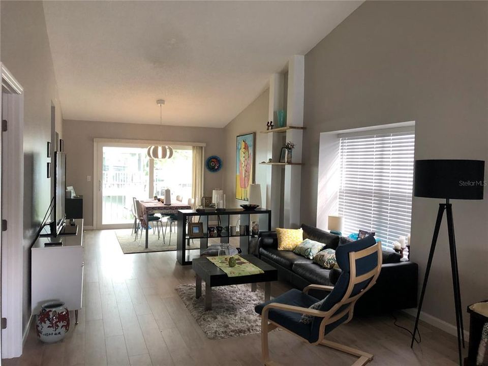 Recently Sold: $339,000 (2 beds, 2 baths, 990 Square Feet)