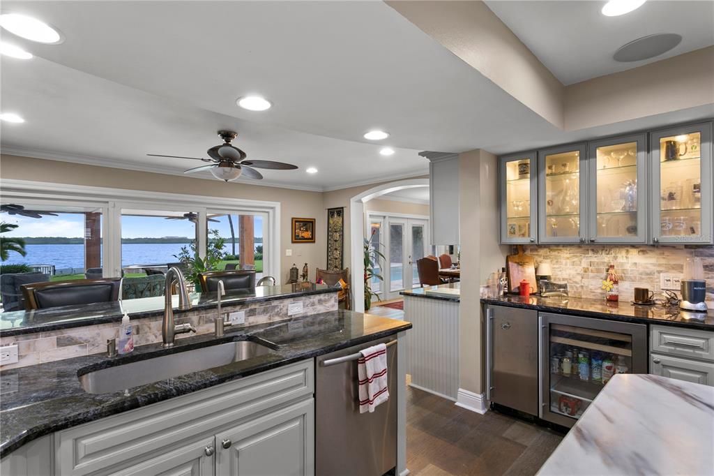 Recently Sold: $3,250,000 (4 beds, 2 baths, 3262 Square Feet)
