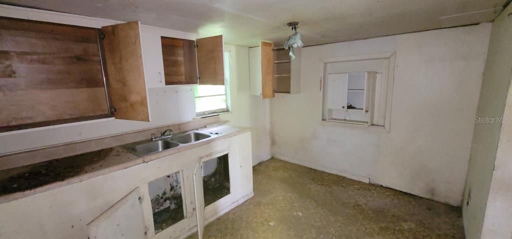 Recently Sold: $29,900 (2 beds, 1 baths, 440 Square Feet)
