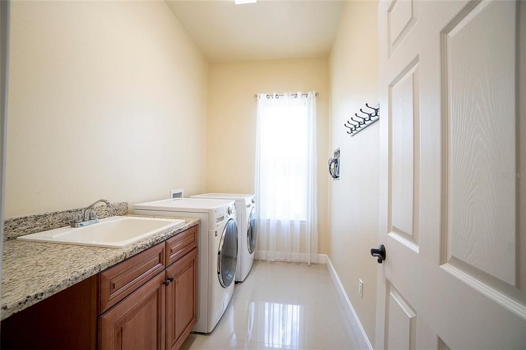 Recently Sold: $450,000 (2 beds, 2 baths, 2105 Square Feet)