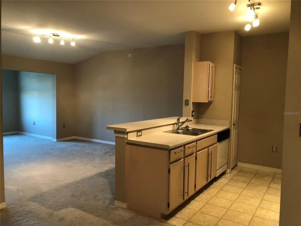 Recently Rented: $1,150 (1 beds, 1 baths, 820 Square Feet)