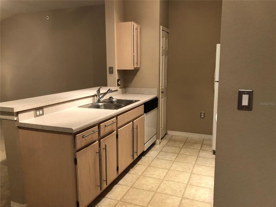 Recently Rented: $1,150 (1 beds, 1 baths, 820 Square Feet)