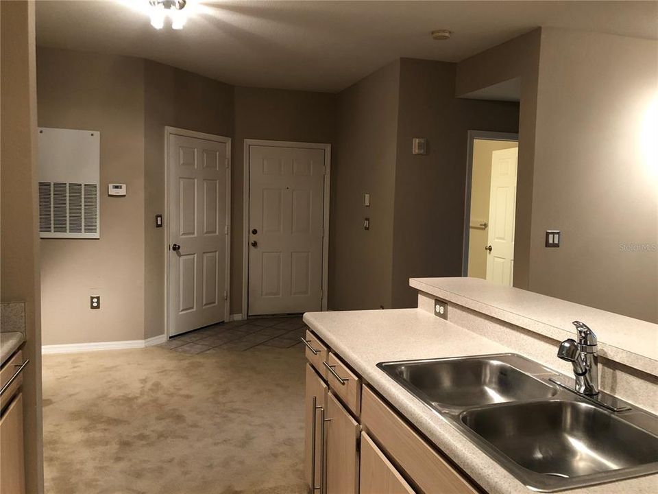 Recently Rented: $1,150 (1 beds, 1 baths, 820 Square Feet)