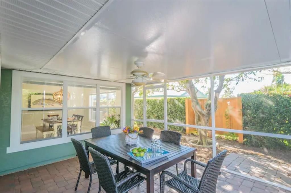 Recently Sold: $2,500,000 (4 beds, 2 baths, 1677 Square Feet)
