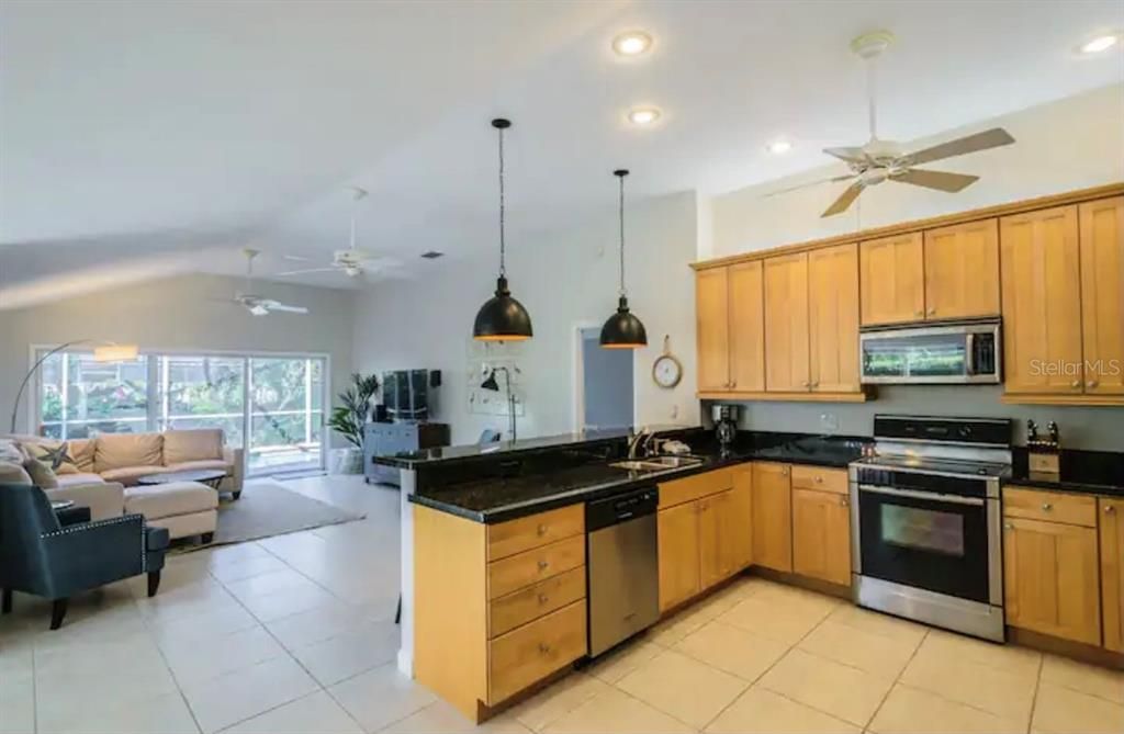 Recently Sold: $2,500,000 (4 beds, 2 baths, 1677 Square Feet)