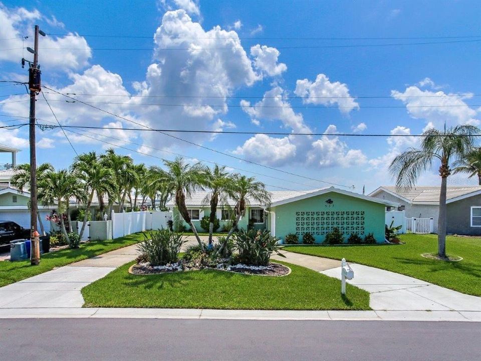 Recently Sold: $1,300,000 (3 beds, 2 baths, 1728 Square Feet)
