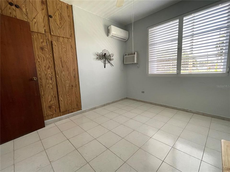 Vendido Recientemente: $135,000 (4 camas, 3 baños, 1100 Pies cuadrados)