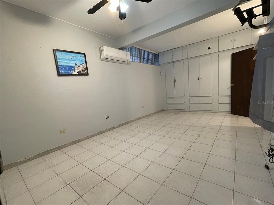 Vendido Recientemente: $135,000 (4 camas, 3 baños, 1100 Pies cuadrados)