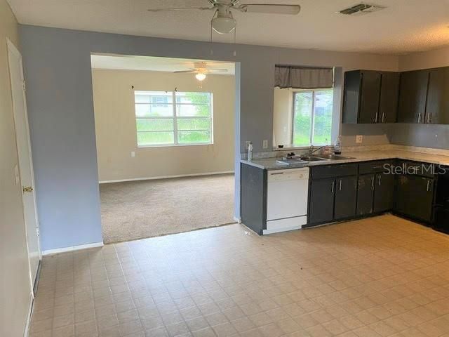 Recently Sold: $140,000 (3 beds, 2 baths, 1296 Square Feet)