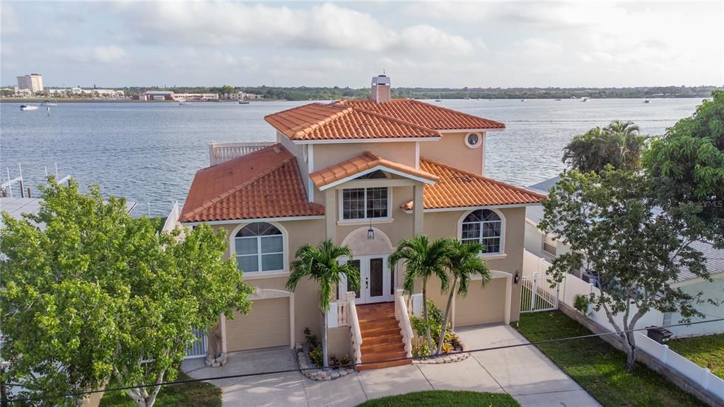 Recently Sold: $1,775,000 (4 beds, 3 baths, 2639 Square Feet)