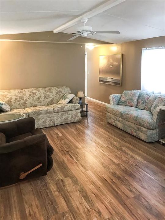 Recently Rented: $975 (2 beds, 1 baths, 649 Square Feet)