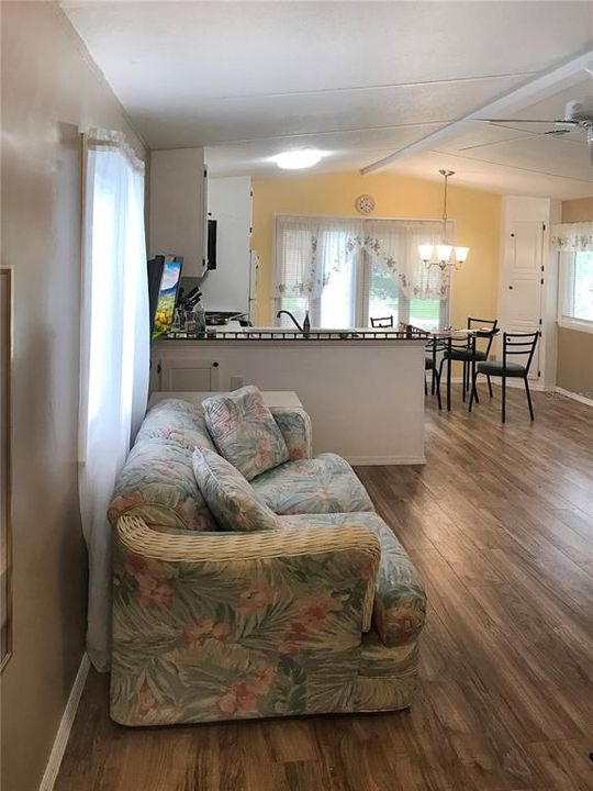 Recently Rented: $975 (2 beds, 1 baths, 649 Square Feet)