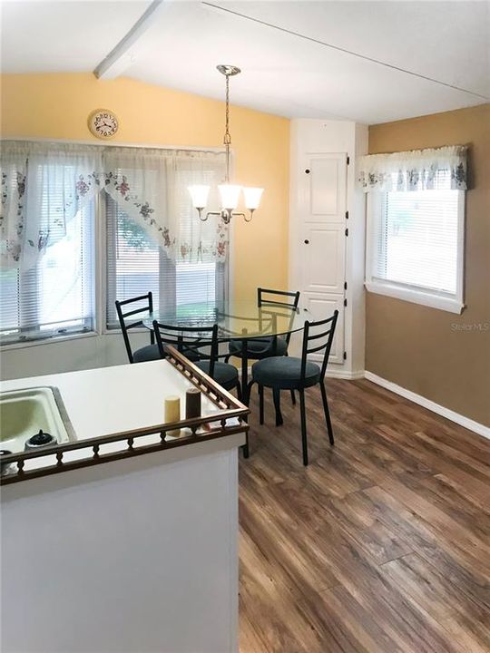 Recently Rented: $975 (2 beds, 1 baths, 649 Square Feet)