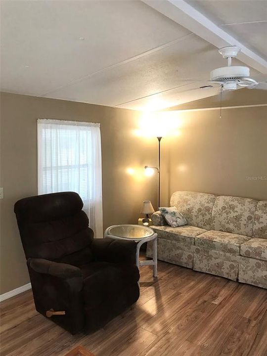 Recently Rented: $975 (2 beds, 1 baths, 649 Square Feet)