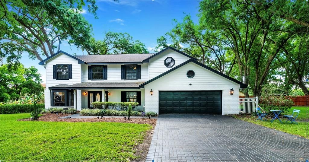 Classic Florida home on a one acre lot in the Town of Windermere