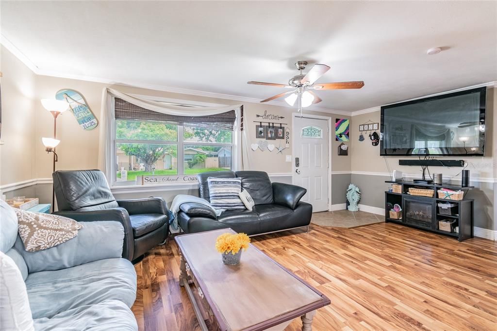 Recently Sold: $160,000 (2 beds, 1 baths, 956 Square Feet)